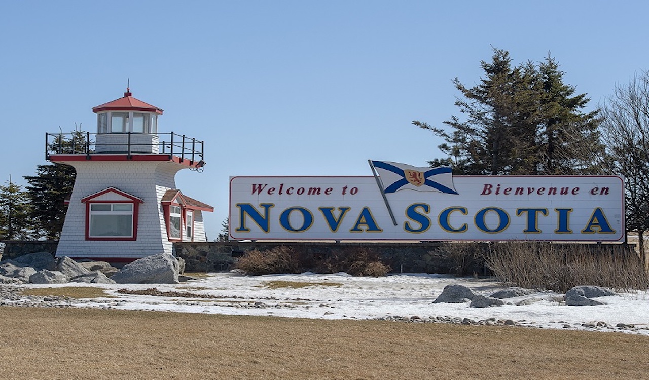 Nova Scotia top doc: Call the police on illegal gatherings, guests risk $1,000 COVID fines