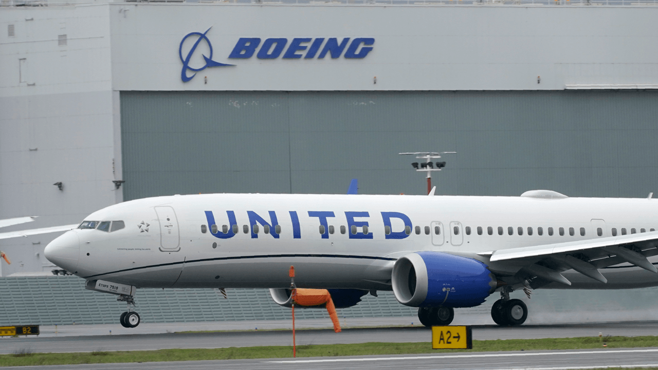 United Airlines CEO wants to make COVID vaccines mandatory for employees