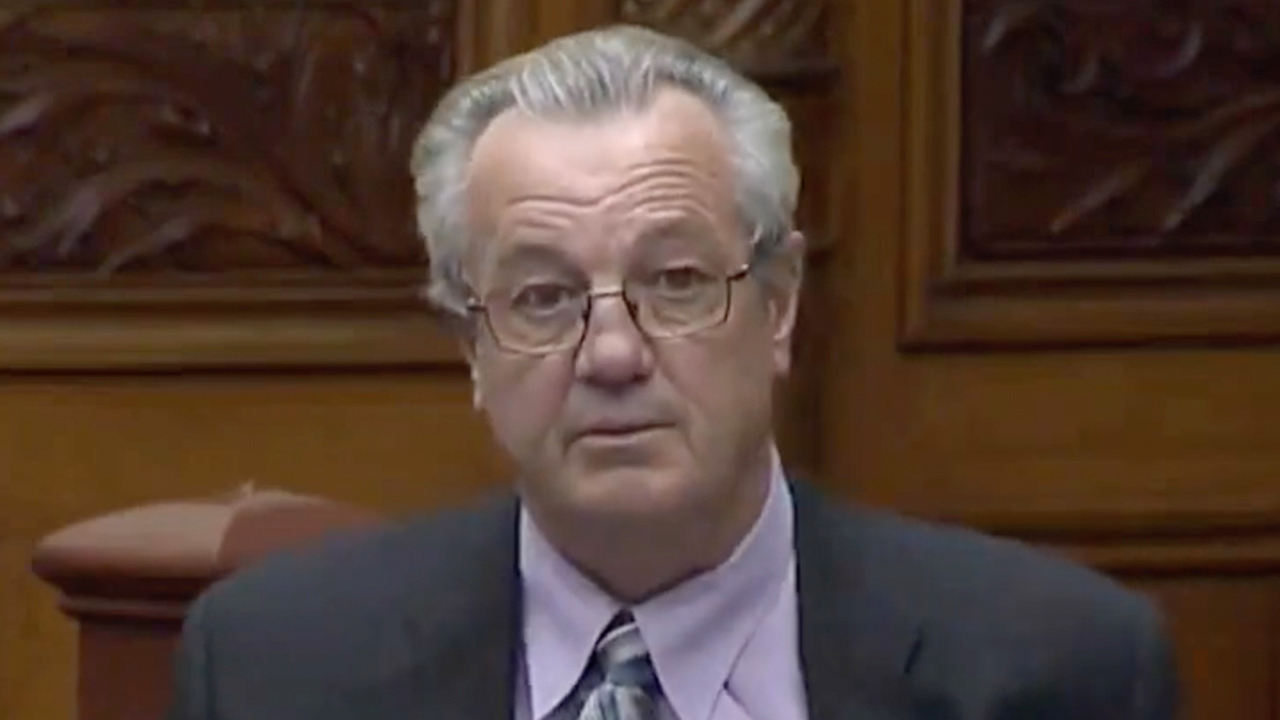 Liberal staffer mocks MPP Randy Hillier for question about quarantine sites