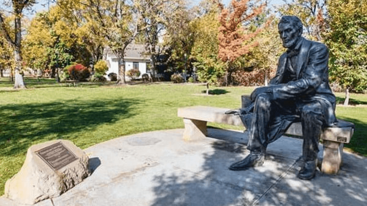 Former Idaho university professor, Black Lives Matter spokesman, arrested for defacing Lincoln statue