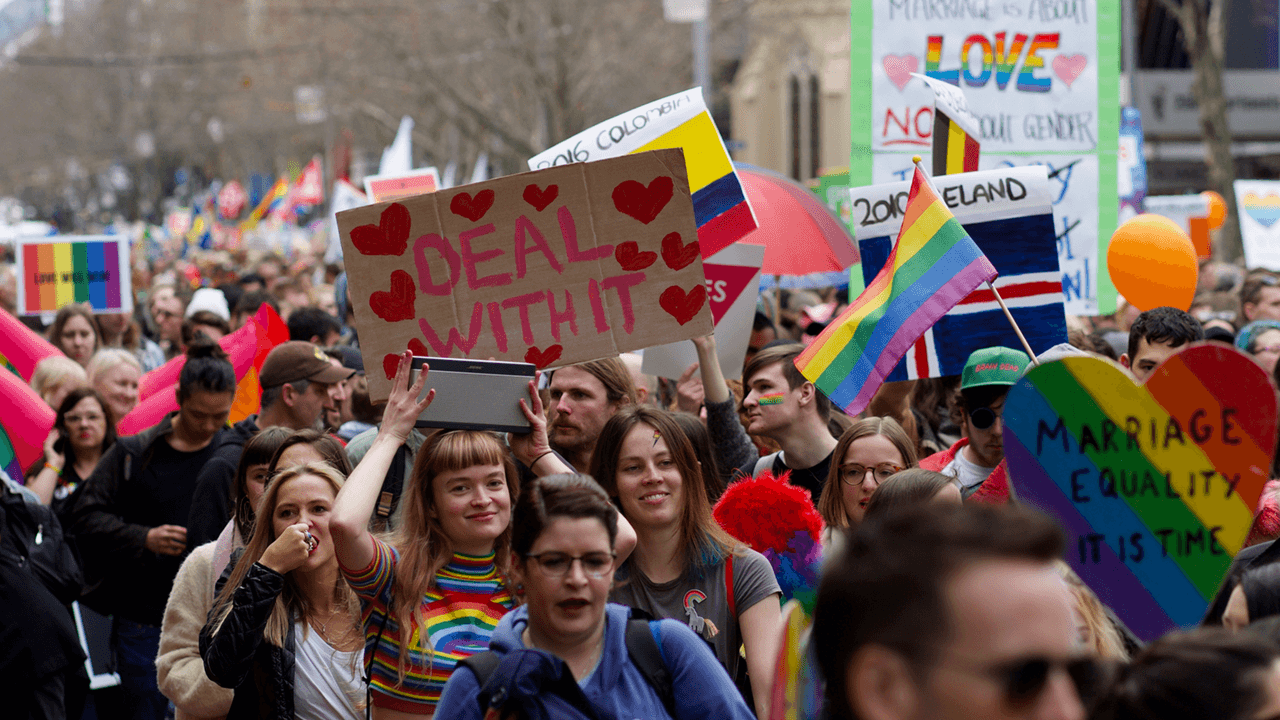 Melbourne schools urged not to use “mum and dad,” get rid of gendered sports teams for inclusivity