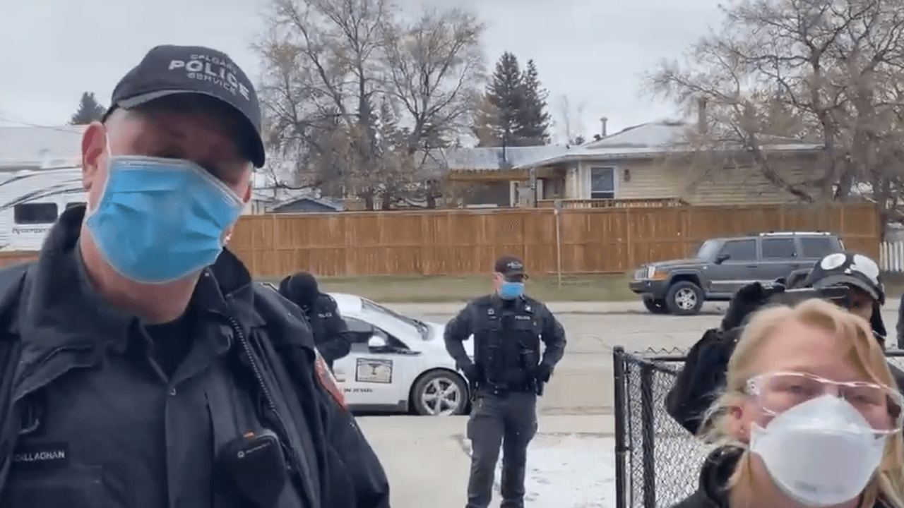 Pastor Artur Pawlowski kicks Alberta health officials out of his church once again