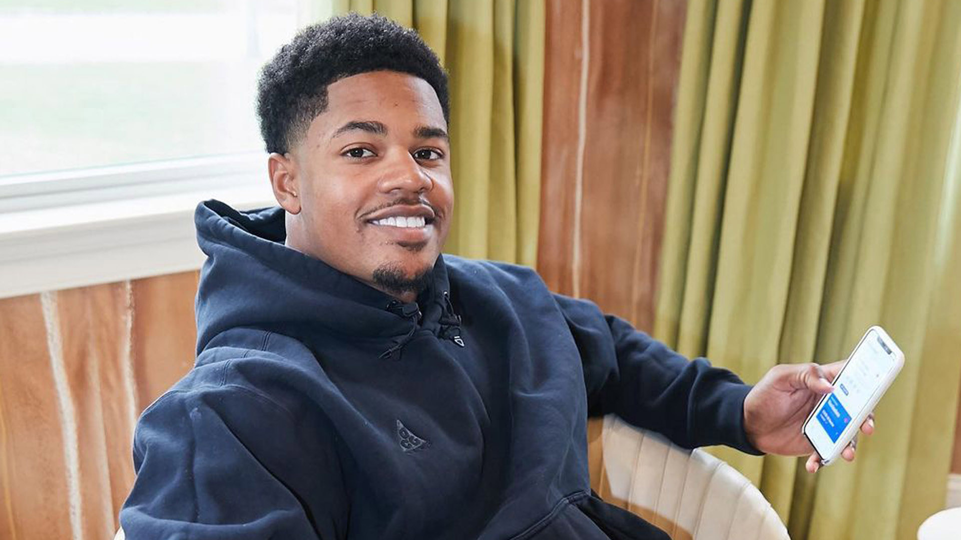 NFL player promotes vaccine passport on Instagram: