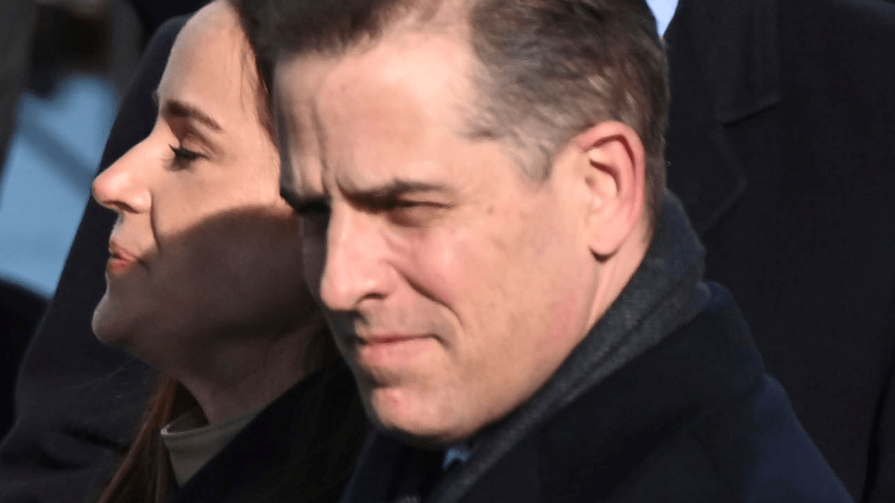 “Shameful and grifty”: Obama’s ethics chief blasts Hunter Biden for selling art at “obviously inflated prices