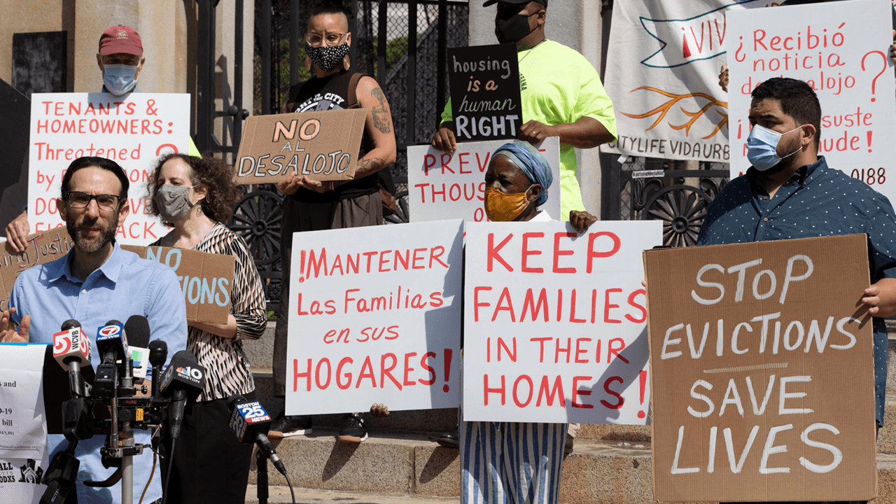 Democrat leaders call for extension of eviction moratorium