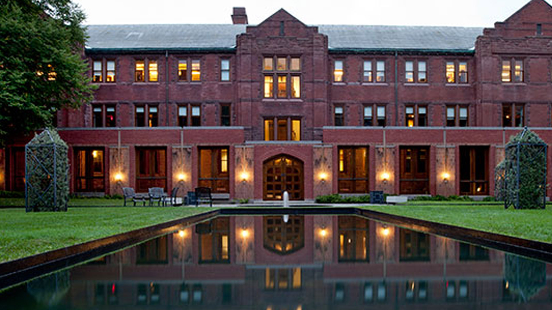 Munk School handed $99,000 contract to evaluate federal leaders’ debates