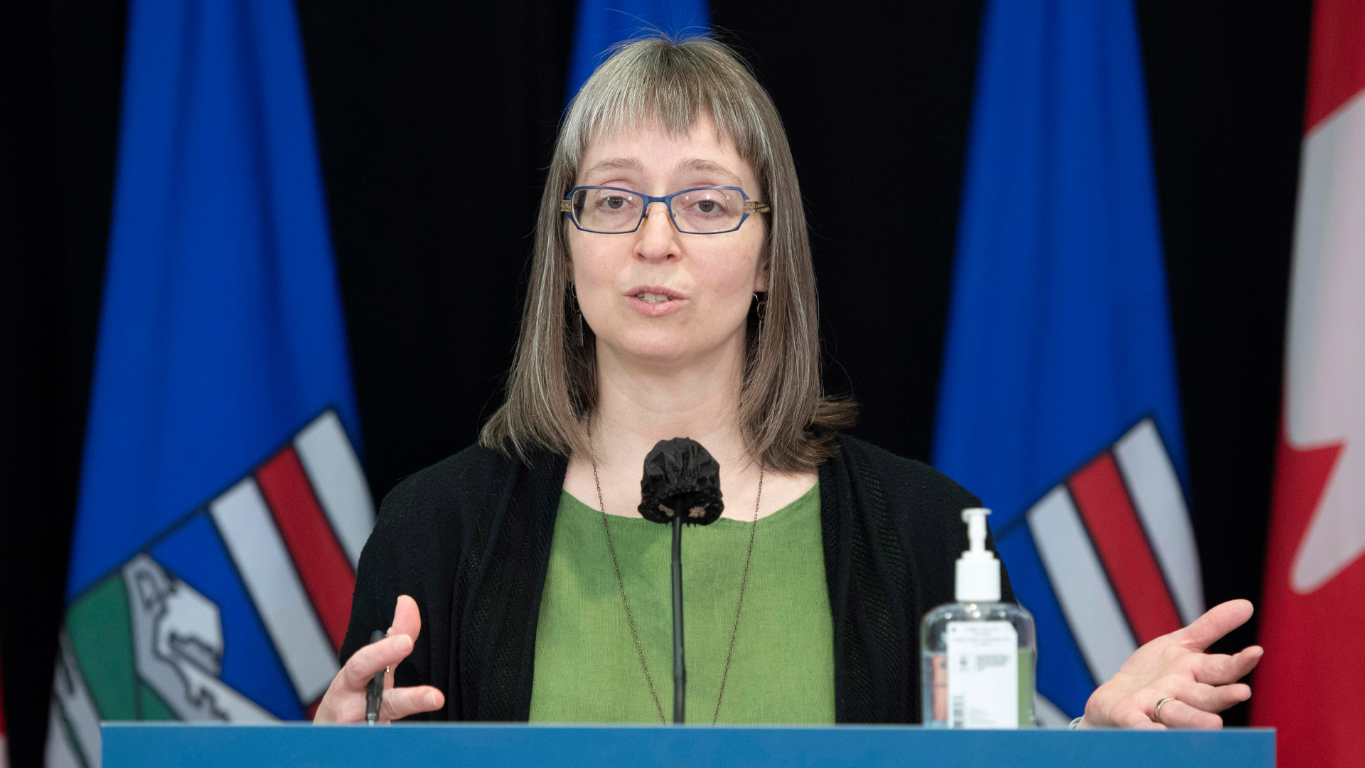 Alberta chief medical officer announces COVID vaccine clinics for schools