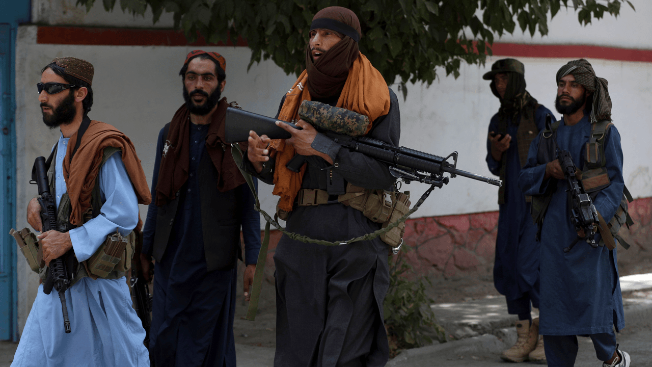 Taliban open fire on crowd of protesters resisting replacement of Afghan national flag