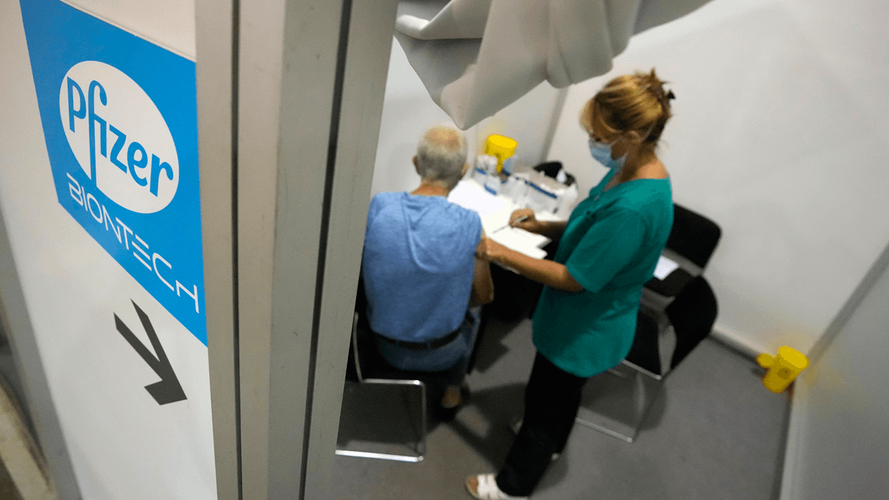 FDA gives full approval to Pfizer COVID-19 vaccine