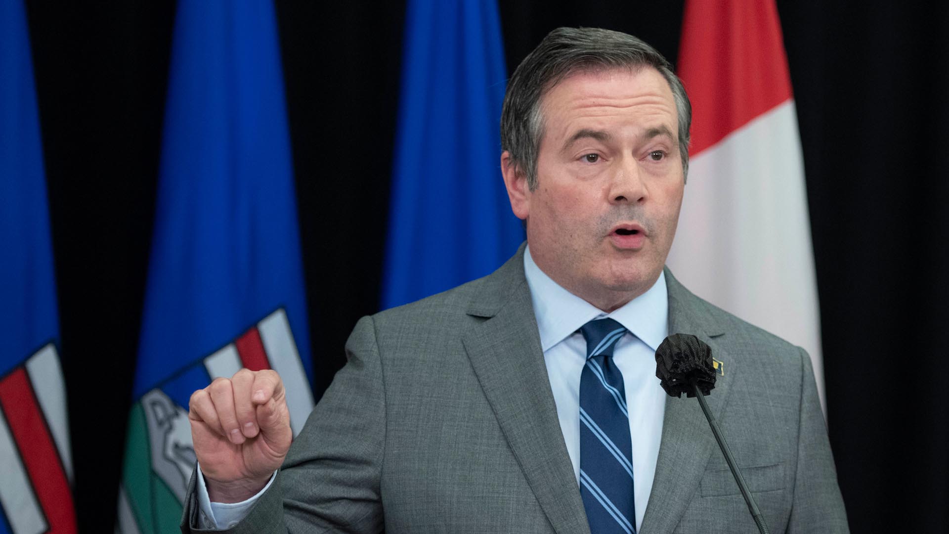 Alberta will not provide federal government with data on residents’ vaccination status