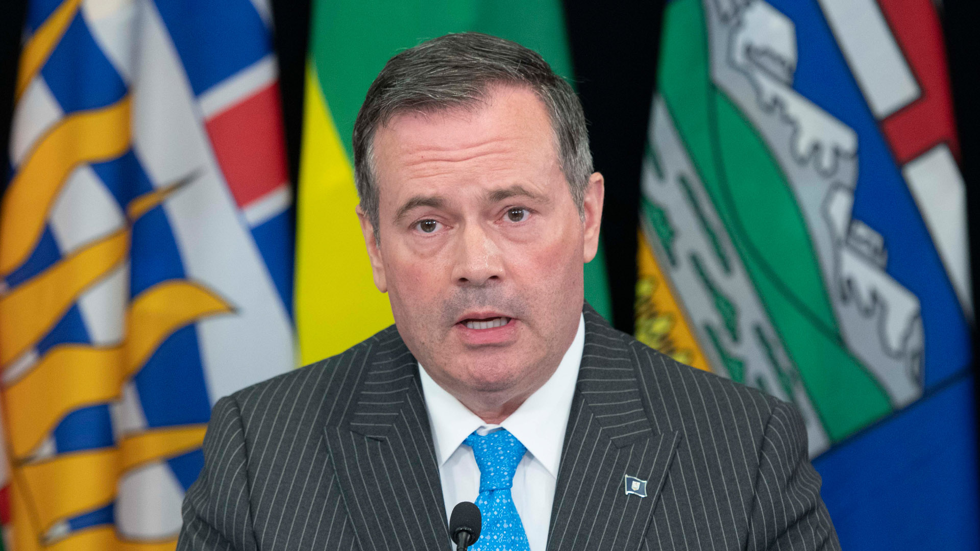 BREAKING: Alberta reinstates mandatory indoor masks, offers $100 for COVID jab