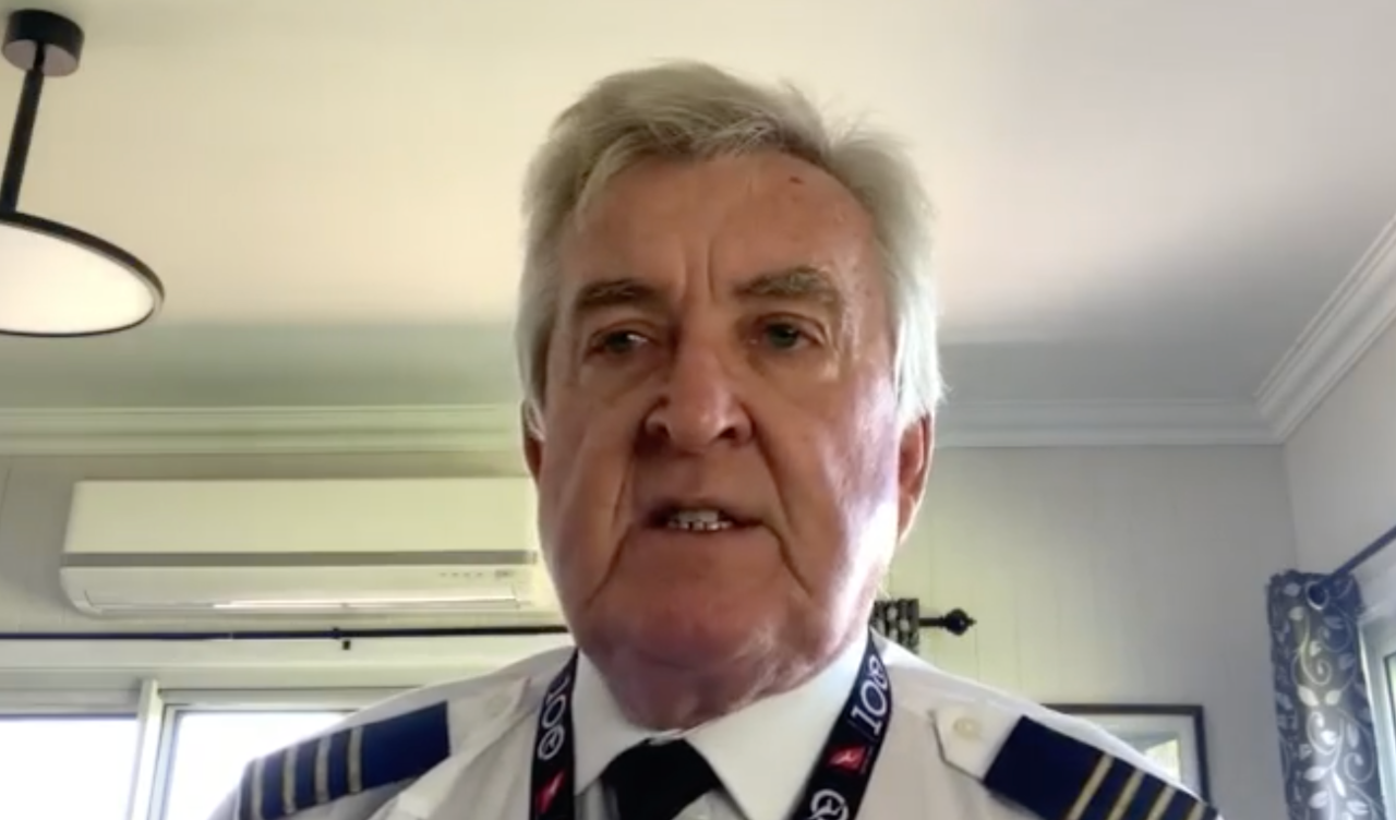 Qantas pilot risks everything to speak out against their new mandatory vaccination policy