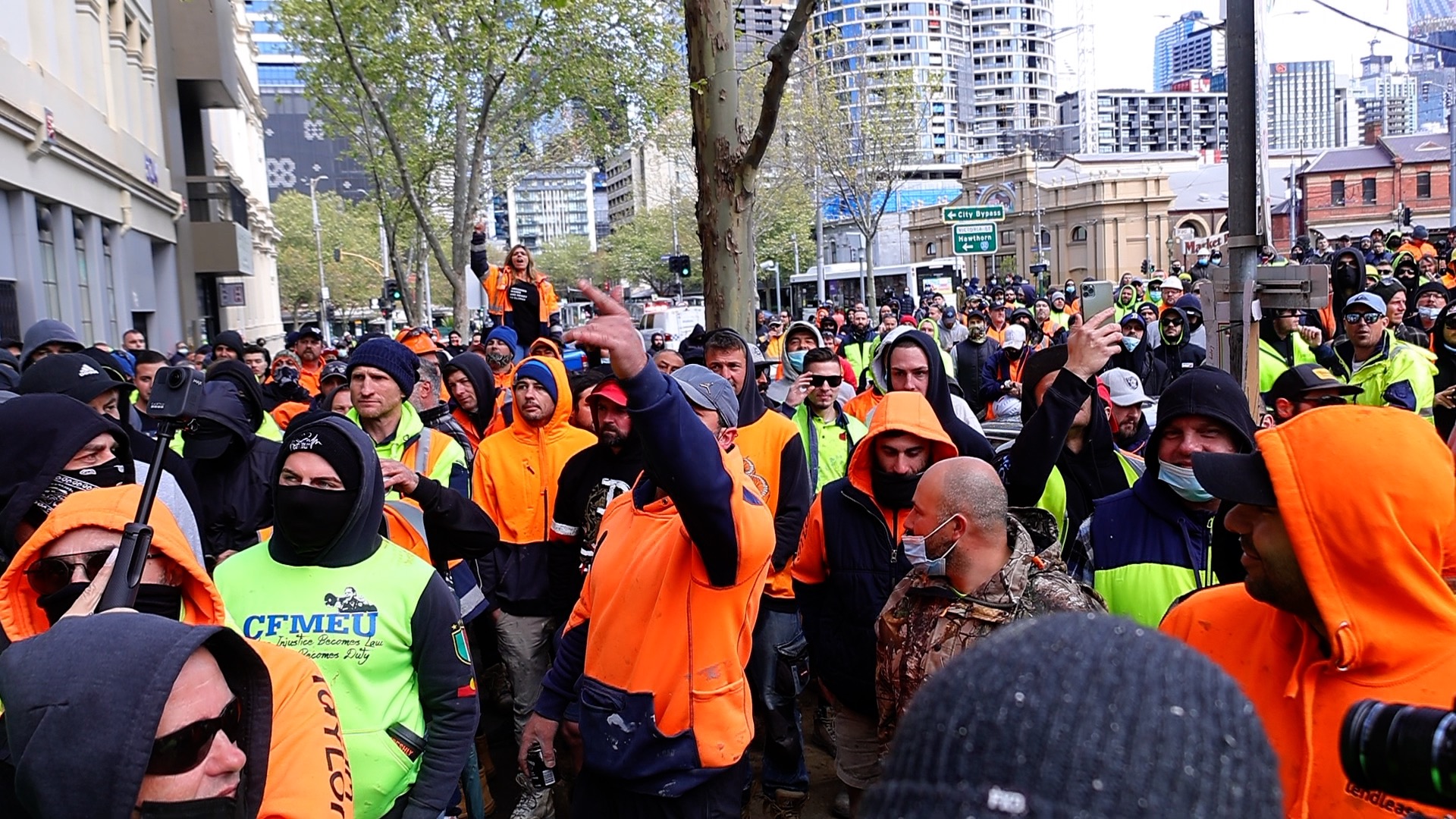 Tradie takes his own life after industry shut down in Melbourne
