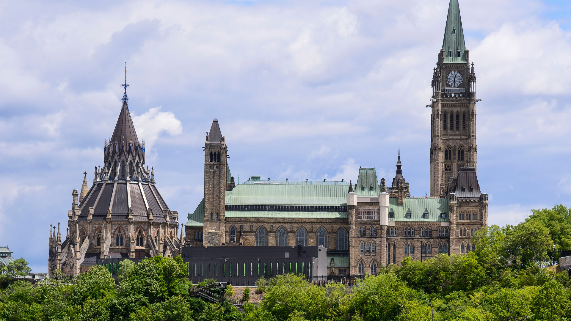 Federal government to implement facial recognition system for Canadian passport holders