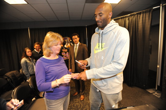 Philadelphia 76ers v Los Angeles Lakers