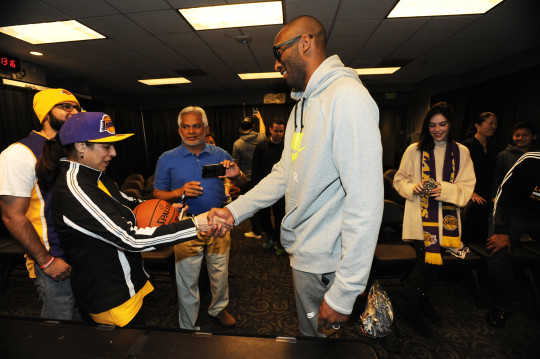 Philadelphia 76ers v Los Angeles Lakers