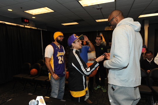 Philadelphia 76ers v Los Angeles Lakers
