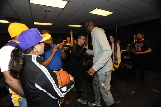 Philadelphia 76ers v Los Angeles Lakers