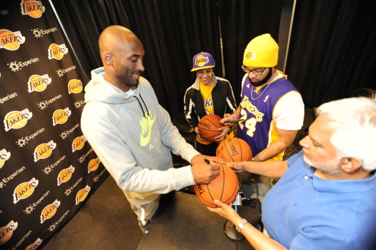 Philadelphia 76ers v Los Angeles Lakers
