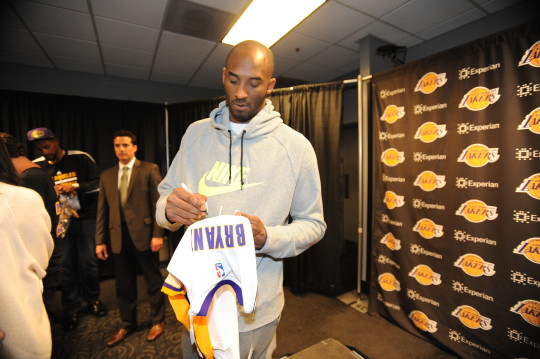Philadelphia 76ers v Los Angeles Lakers