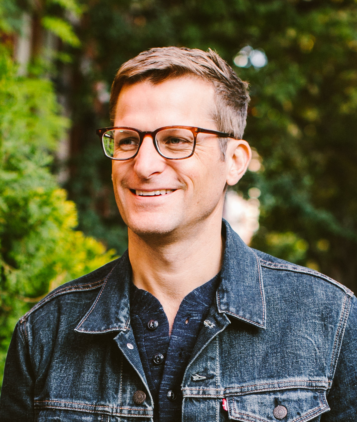 draugelis_headshot_(002).png