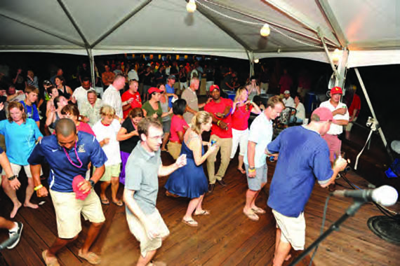 Screwpile racers dance up a storm. © Allen Clark/PhotoBoat.com Screwpile racers dance up a storm. © Allen Clark/PhotoBoat.com