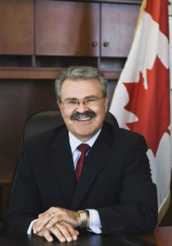 Minister_Ritz_250_resized.jpg
