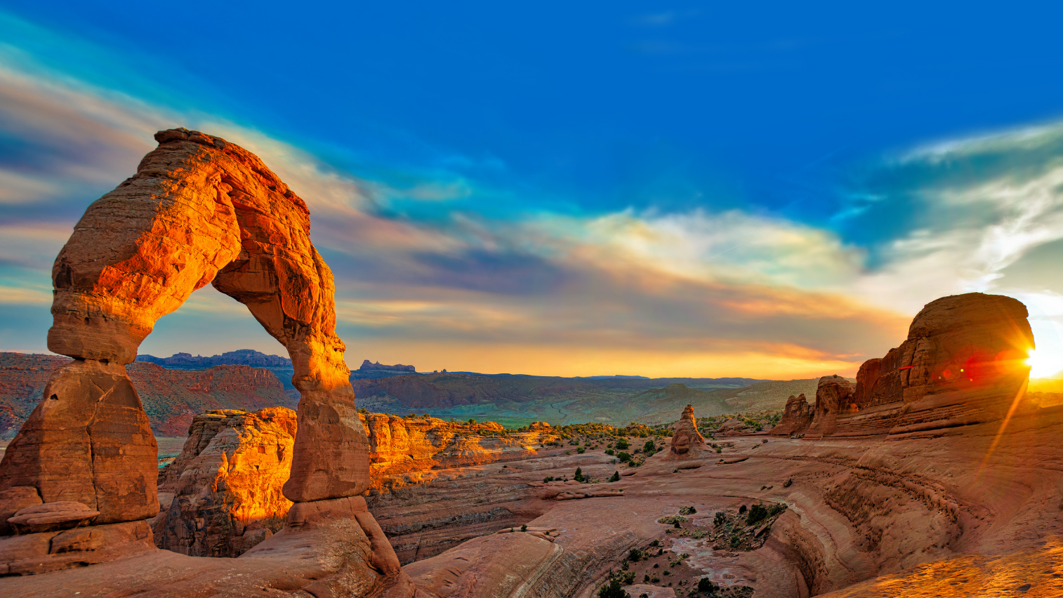 A picture of rock arches in Utah national par