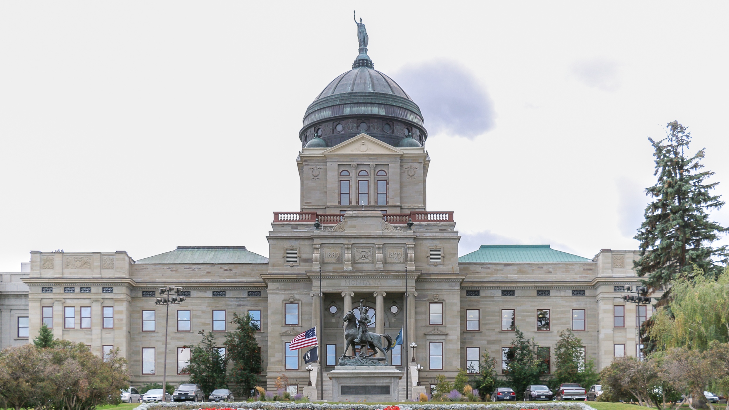 A picture of the Oregon state Capitol building