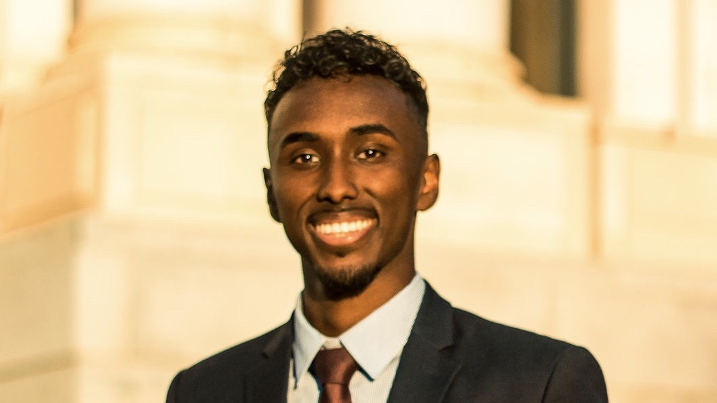 A picture of a man wearing a suit